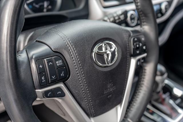 used 2019 Toyota Highlander car, priced at $30,977