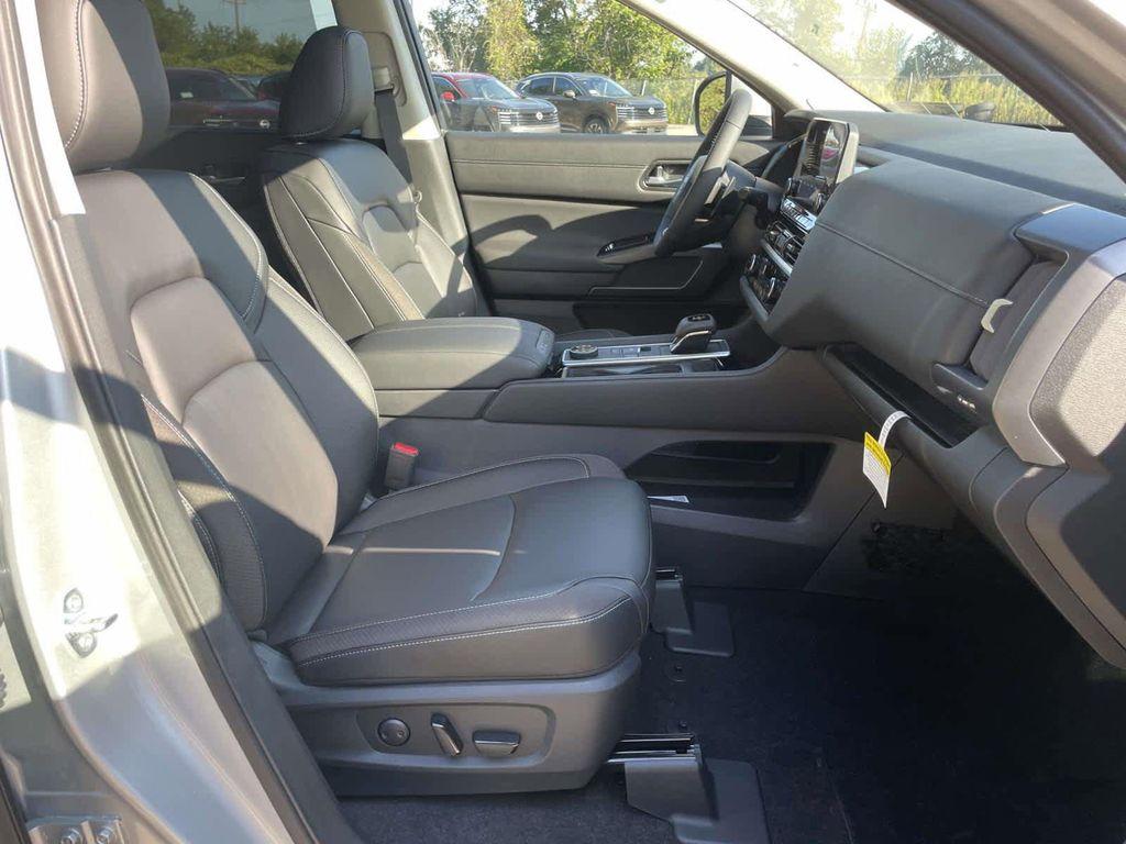new 2025 Nissan Pathfinder car, priced at $46,970