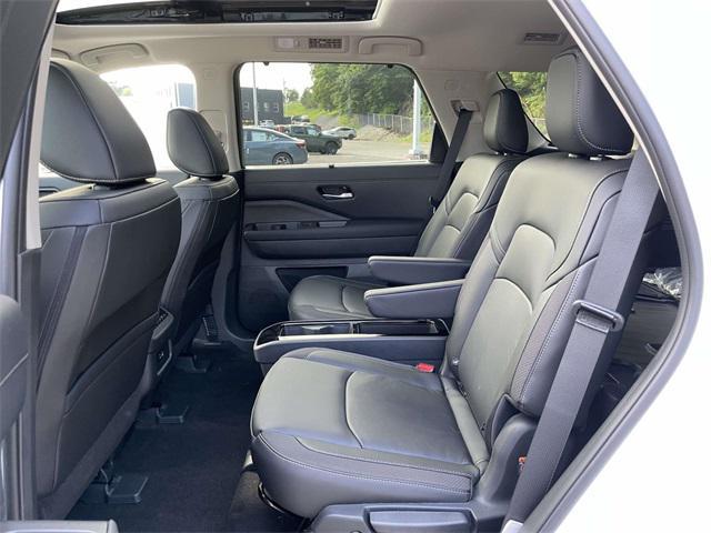 new 2025 Nissan Pathfinder car, priced at $46,384