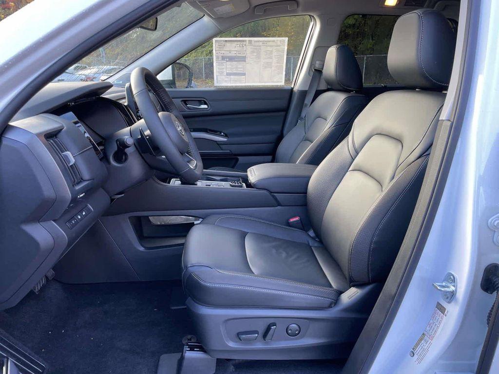 new 2025 Nissan Pathfinder car, priced at $42,280