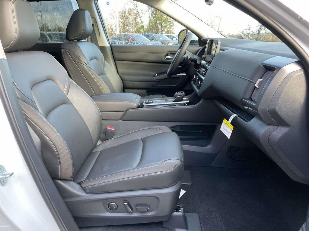 new 2025 Nissan Pathfinder car, priced at $42,280