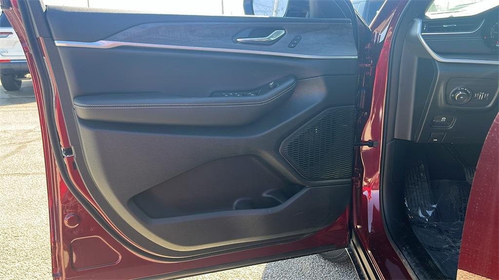 new 2025 Jeep Grand Cherokee L car, priced at $48,093