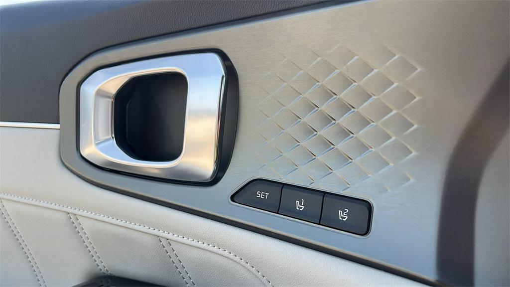 used 2023 Kia Sorento Plug-In Hybrid car, priced at $39,605