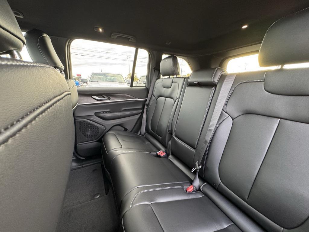 new 2025 Jeep Grand Cherokee car, priced at $46,474