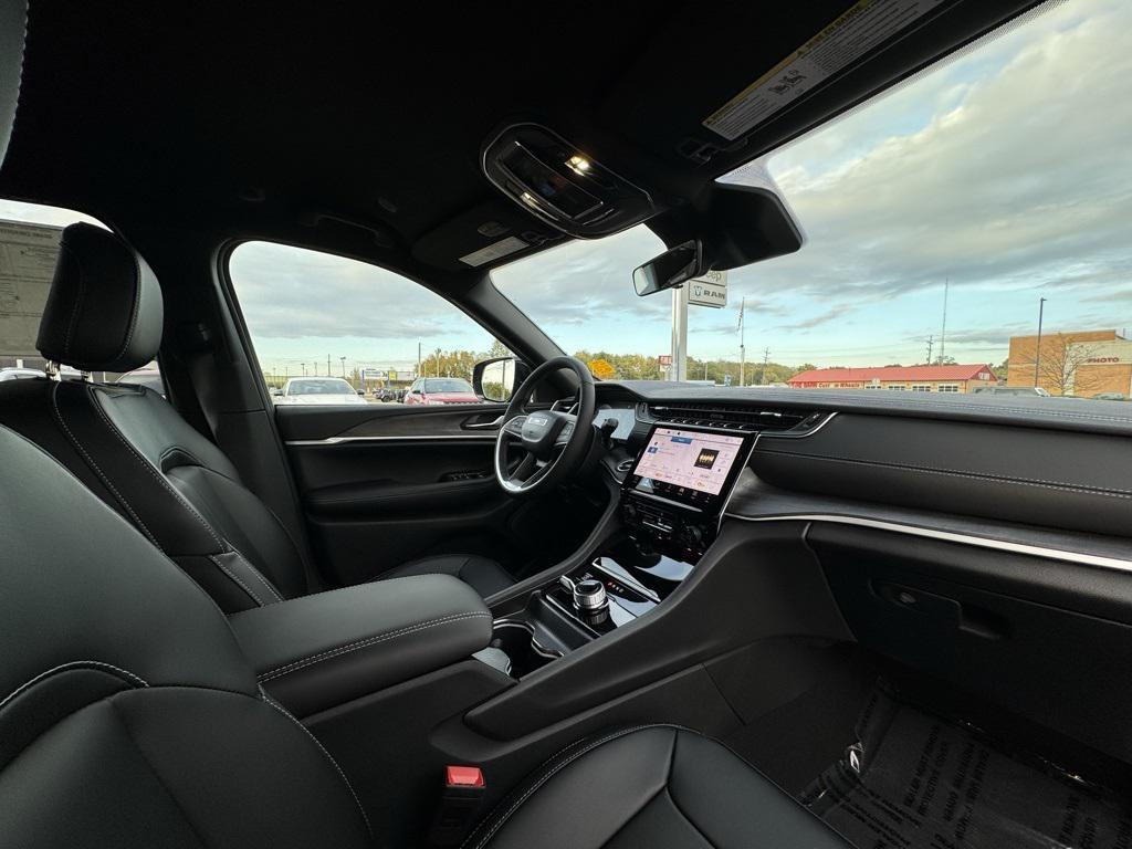 new 2025 Jeep Grand Cherokee car, priced at $46,474