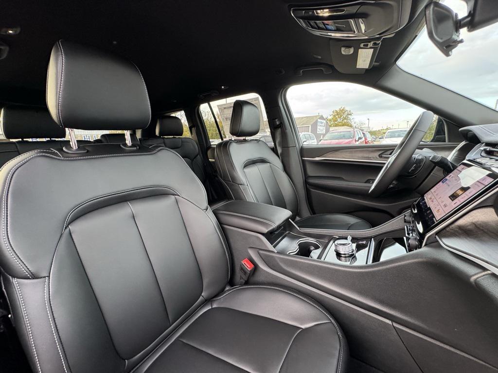 new 2025 Jeep Grand Cherokee car, priced at $46,474
