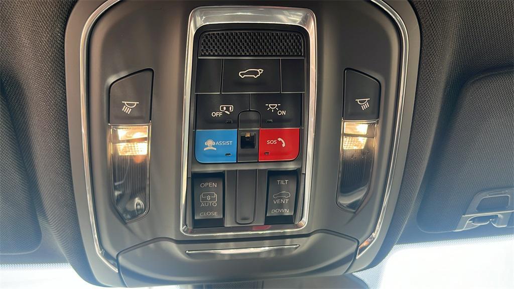 used 2023 Jeep Grand Cherokee car, priced at $33,235