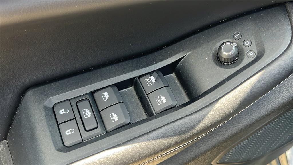 used 2023 Jeep Grand Cherokee car, priced at $33,235