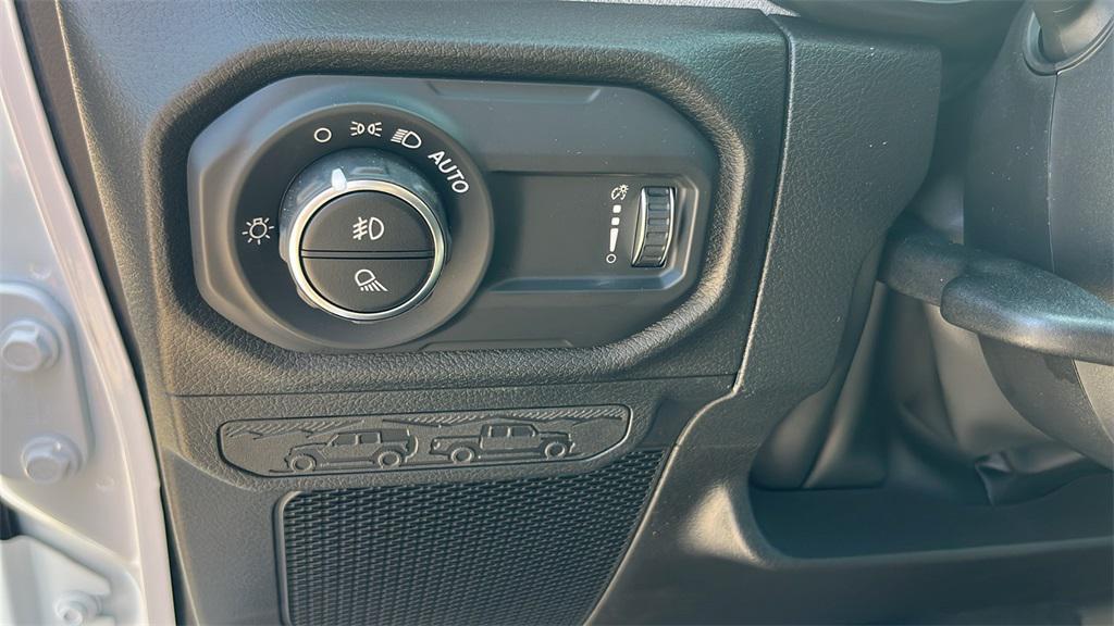 new 2025 Jeep Gladiator car, priced at $46,498