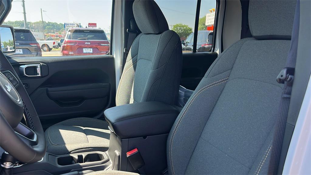 new 2025 Jeep Gladiator car, priced at $46,498