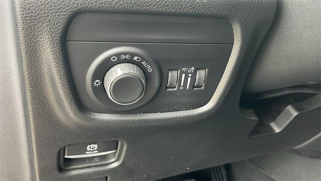 used 2024 Jeep Grand Cherokee car, priced at $31,999