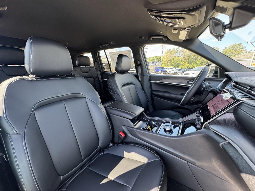 new 2025 Jeep Grand Cherokee car, priced at $46,474