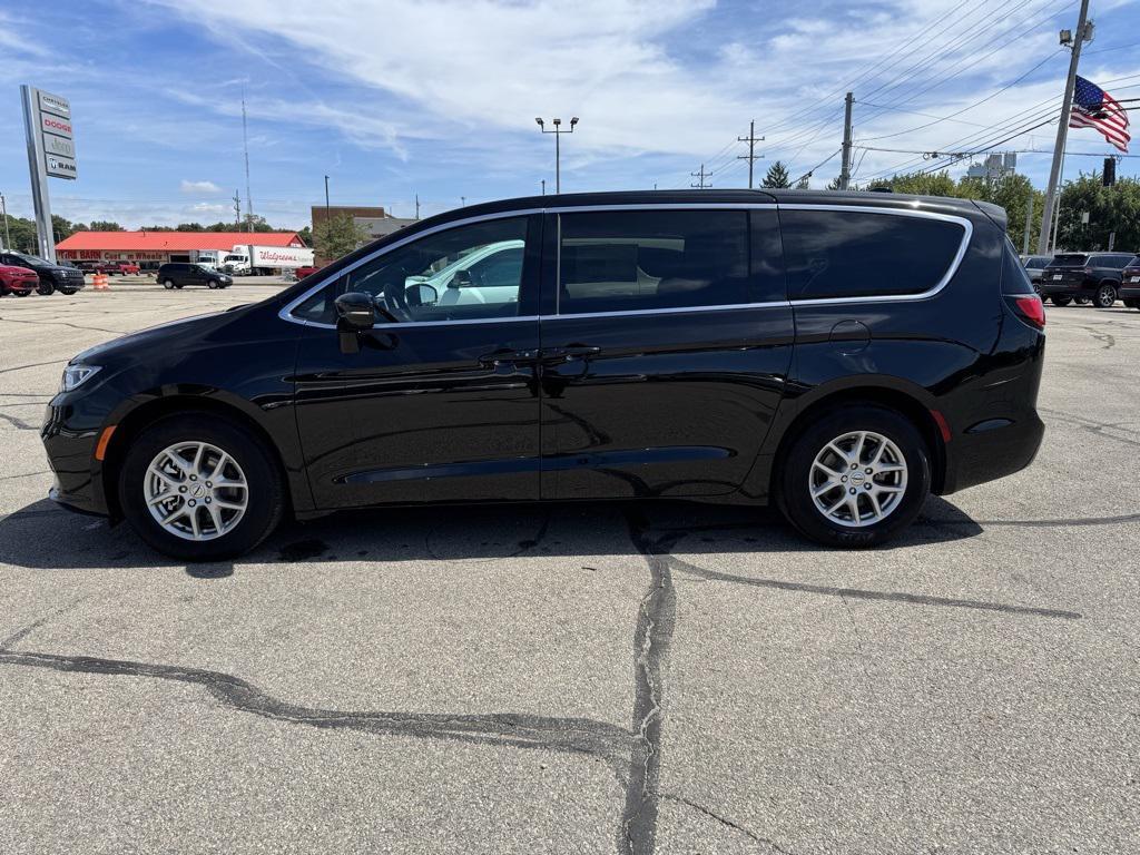 new 2025 Chrysler Pacifica car, priced at $42,918