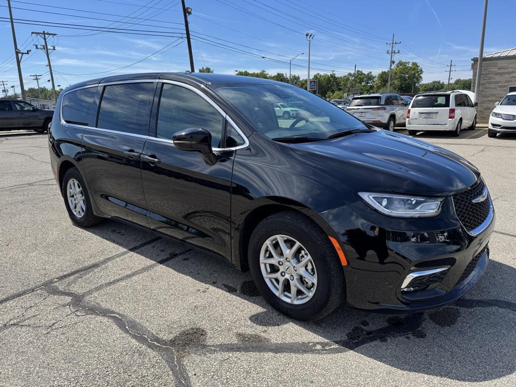 new 2025 Chrysler Pacifica car, priced at $42,918