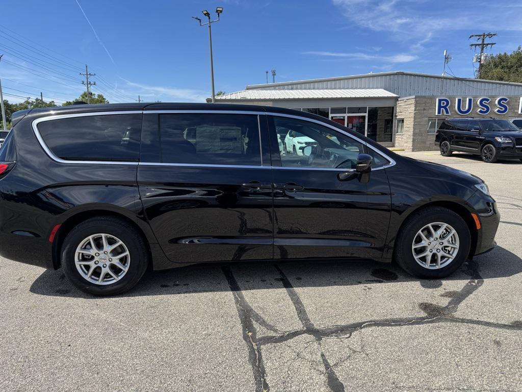 new 2025 Chrysler Pacifica car, priced at $42,918