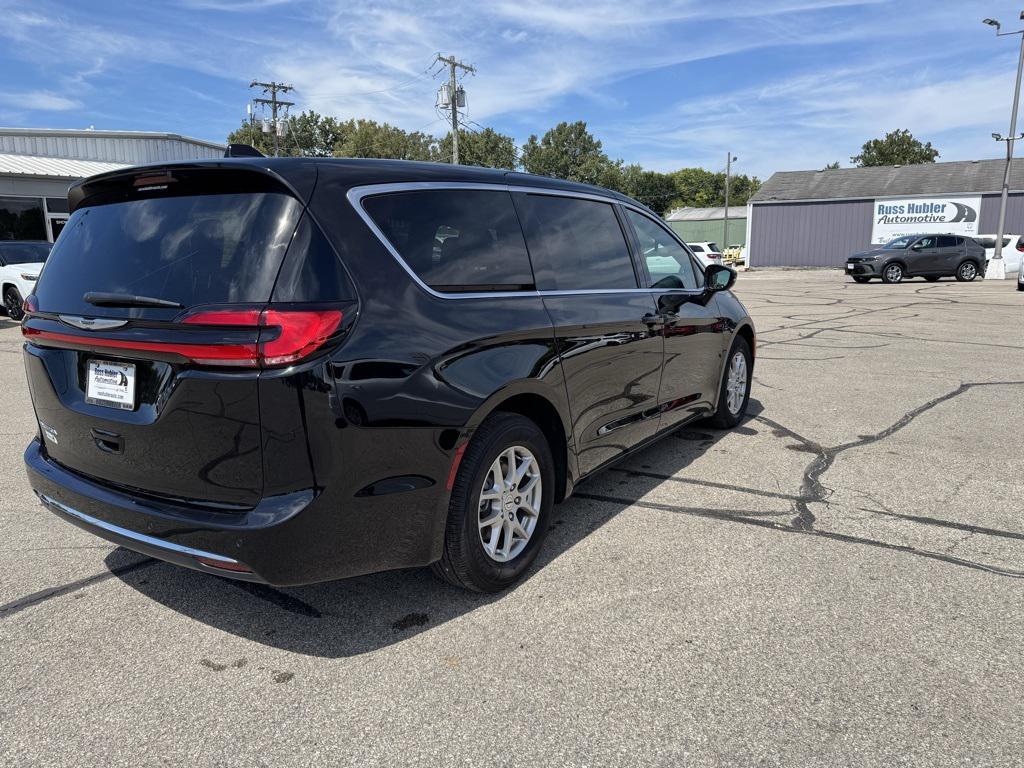 new 2025 Chrysler Pacifica car, priced at $42,918