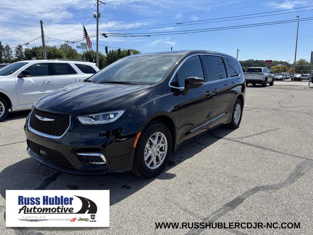 new 2025 Chrysler Pacifica car, priced at $42,918