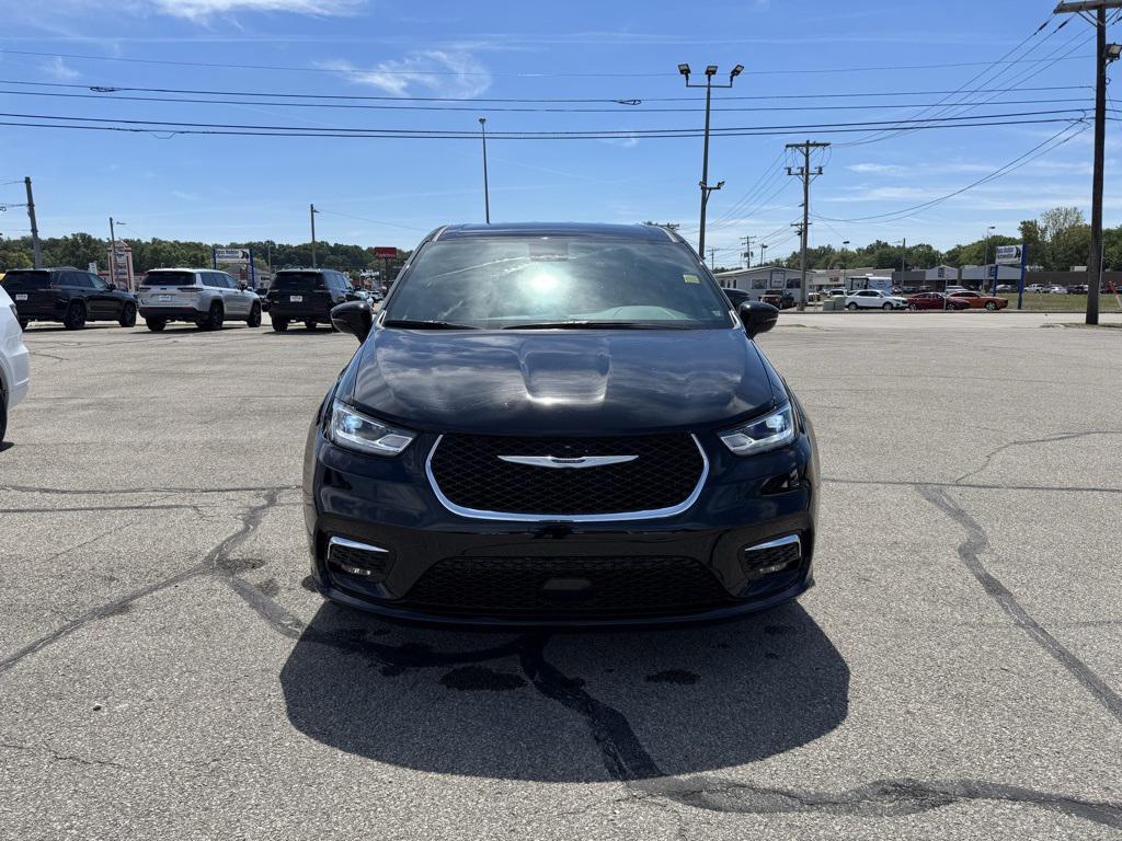 new 2025 Chrysler Pacifica car, priced at $42,918