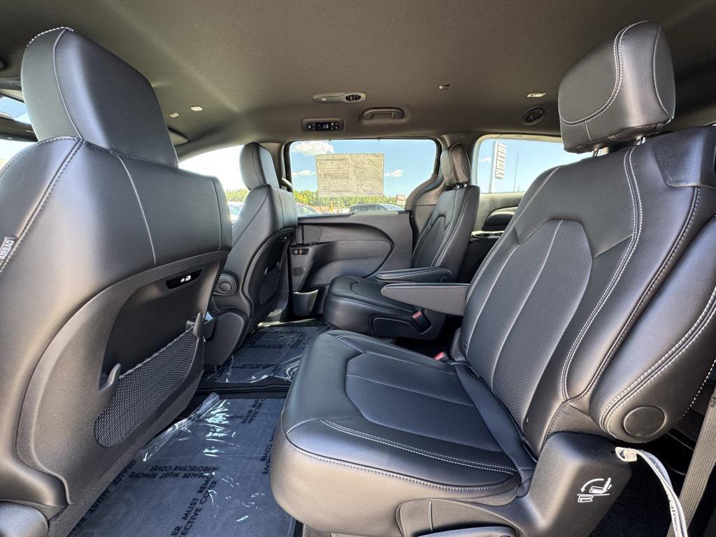 new 2025 Chrysler Pacifica car, priced at $42,918
