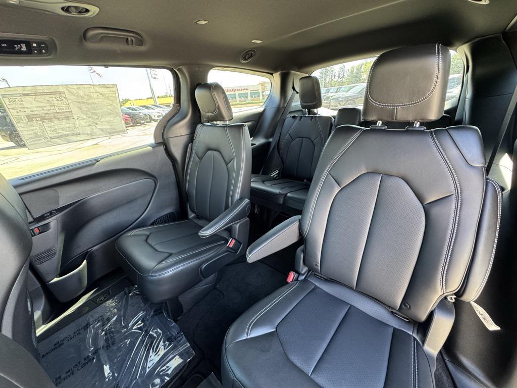 new 2025 Chrysler Pacifica car, priced at $42,918