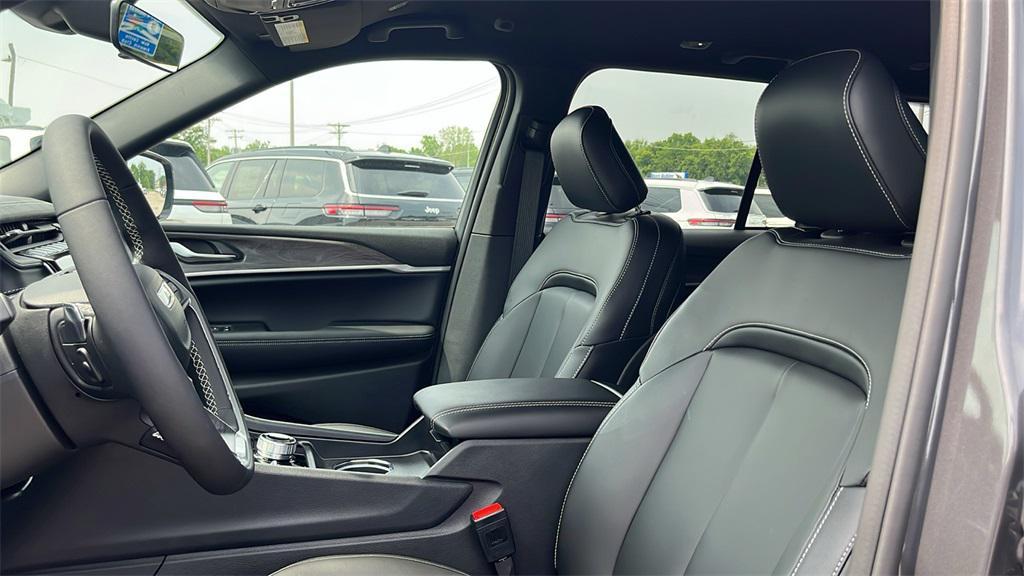 new 2025 Jeep Grand Cherokee car, priced at $46,153
