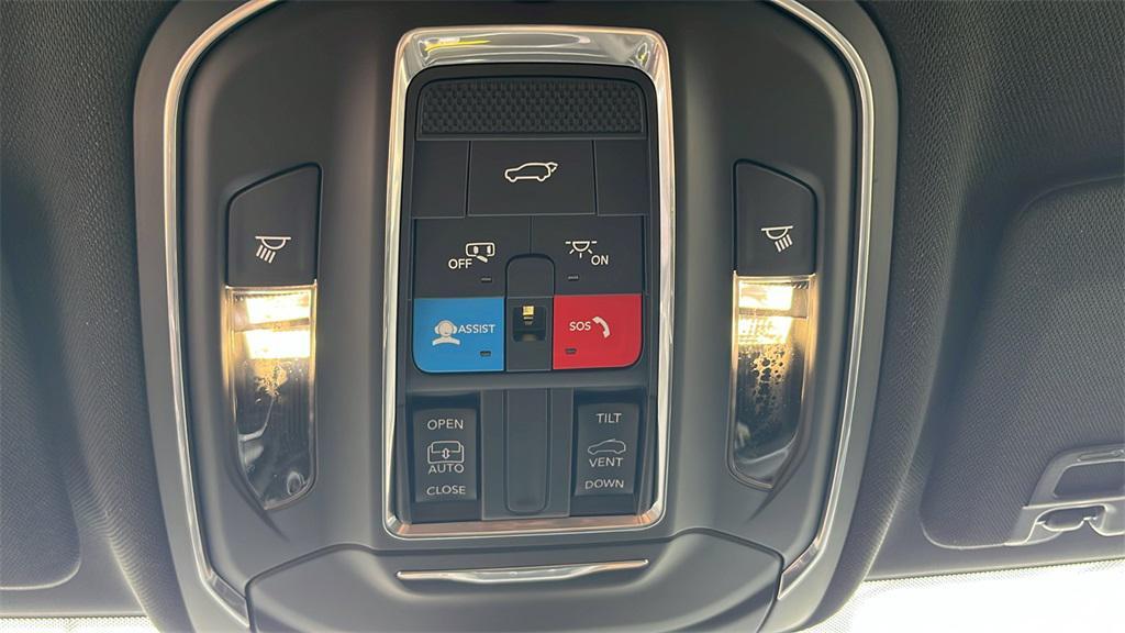 new 2025 Jeep Grand Cherokee car, priced at $46,470