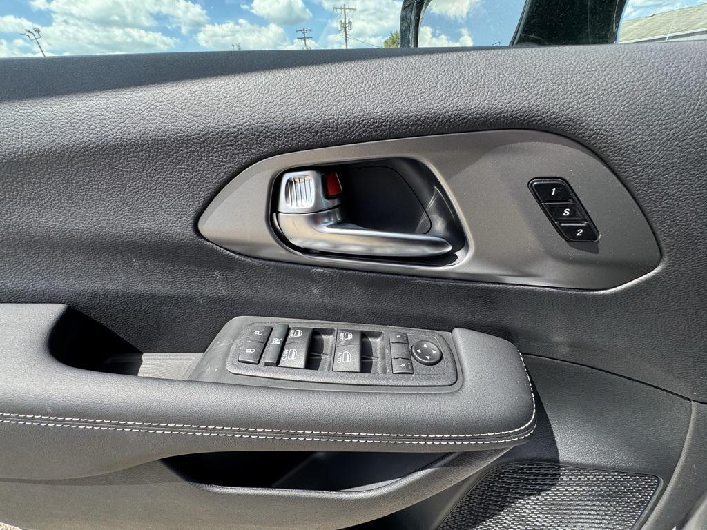 new 2026 Chrysler Pacifica car, priced at $44,371