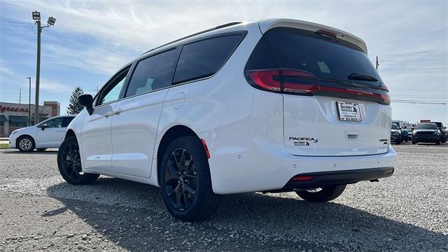 new 2024 Chrysler Pacifica car, priced at $61,455