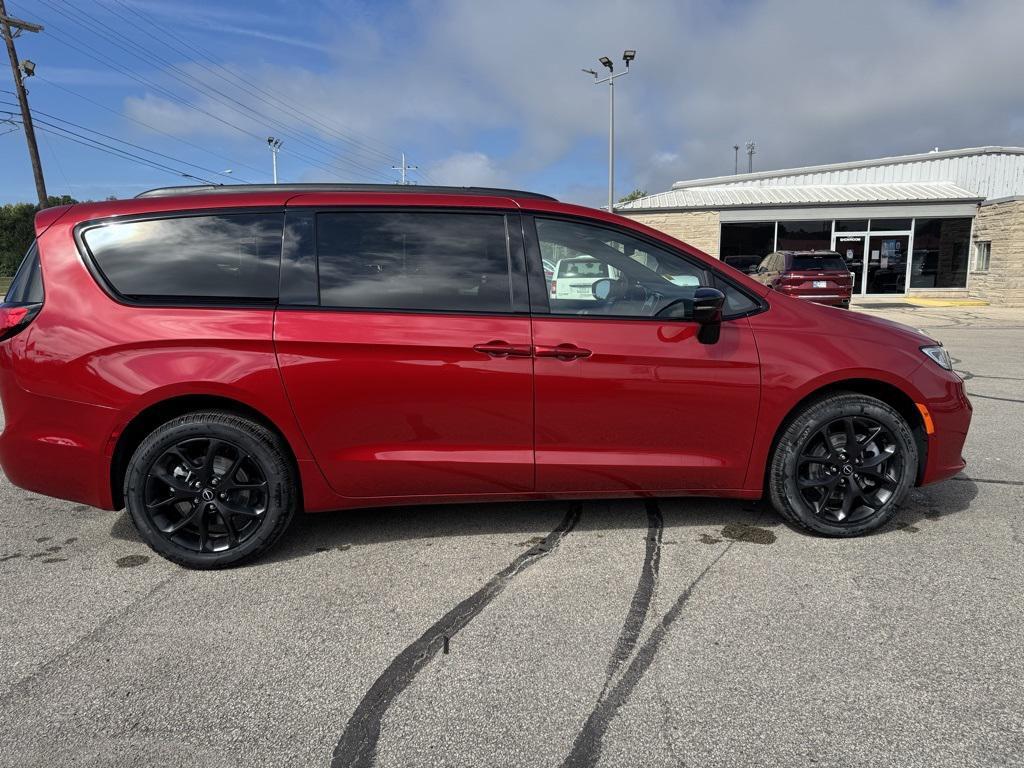new 2026 Chrysler Pacifica car, priced at $55,113