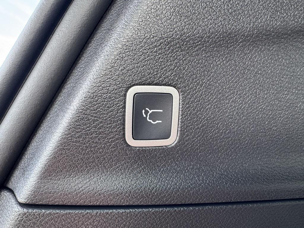 new 2026 Chrysler Pacifica car, priced at $55,113