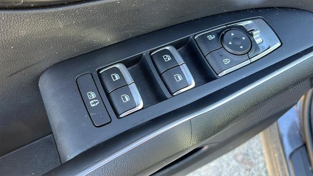 used 2022 Kia Sorento Hybrid car, priced at $25,540