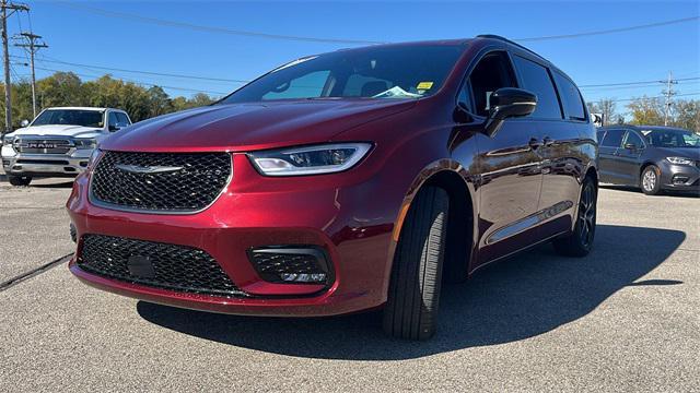 used 2023 Chrysler Pacifica car, priced at $39,470