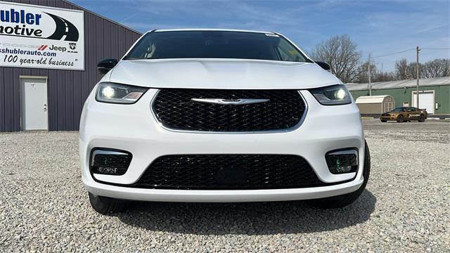 new 2024 Chrysler Pacifica car, priced at $55,507