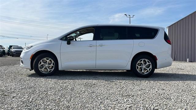 new 2024 Chrysler Pacifica car, priced at $59,660