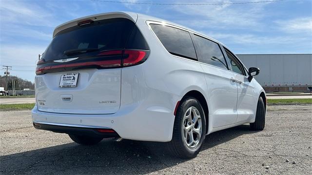 new 2024 Chrysler Pacifica car, priced at $55,470