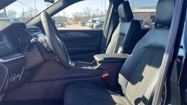 new 2025 Jeep Grand Cherokee car, priced at $46,470