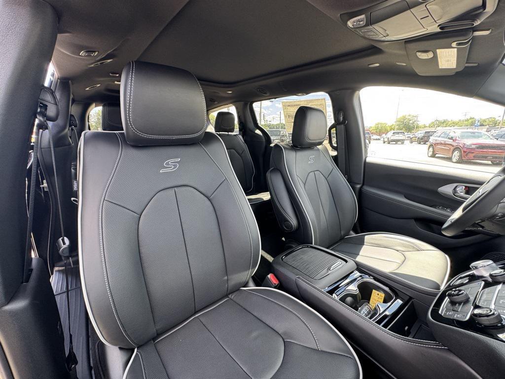 new 2026 Chrysler Pacifica car, priced at $54,672