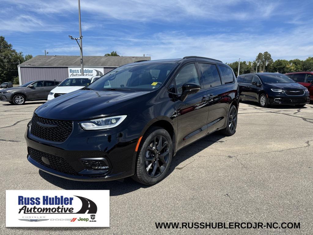 new 2026 Chrysler Pacifica car, priced at $54,672