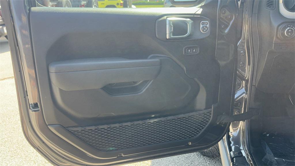 new 2025 Jeep Gladiator car, priced at $49,907