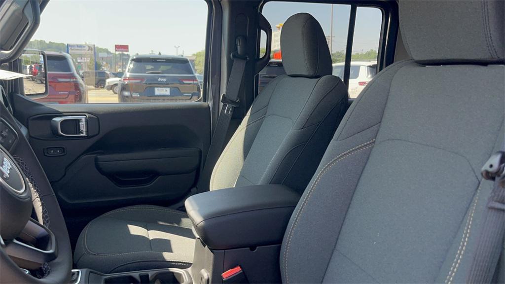 new 2025 Jeep Gladiator car, priced at $49,907