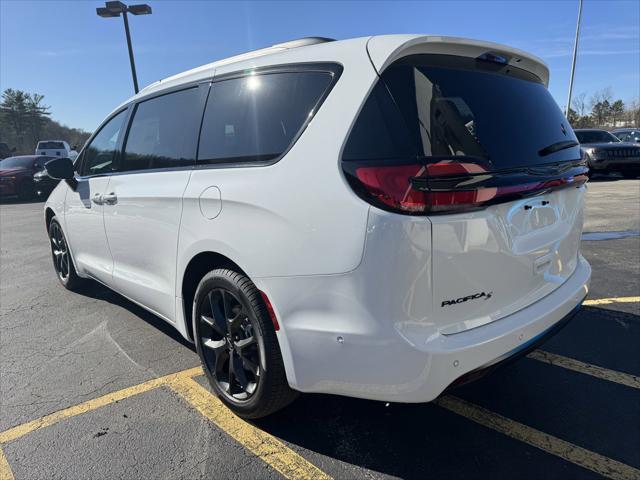 new 2024 Chrysler Pacifica car, priced at $46,785
