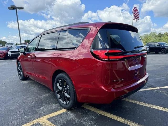 new 2024 Chrysler Pacifica car, priced at $43,610