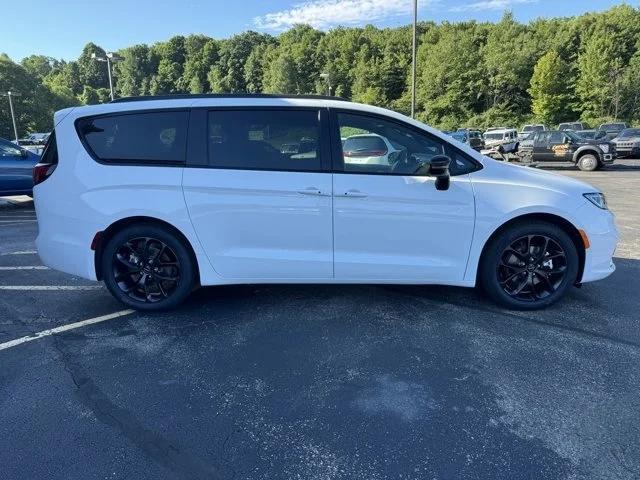 new 2024 Chrysler Pacifica car, priced at $48,790