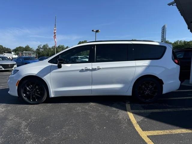 new 2024 Chrysler Pacifica car, priced at $48,790