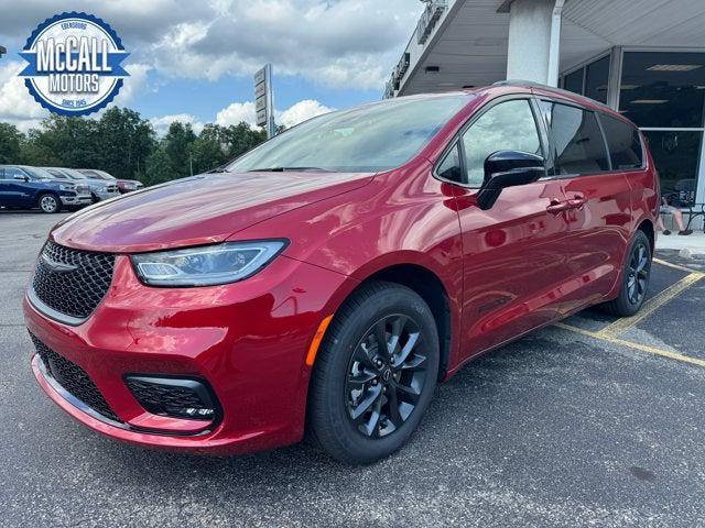 new 2025 Chrysler Pacifica car, priced at $45,895