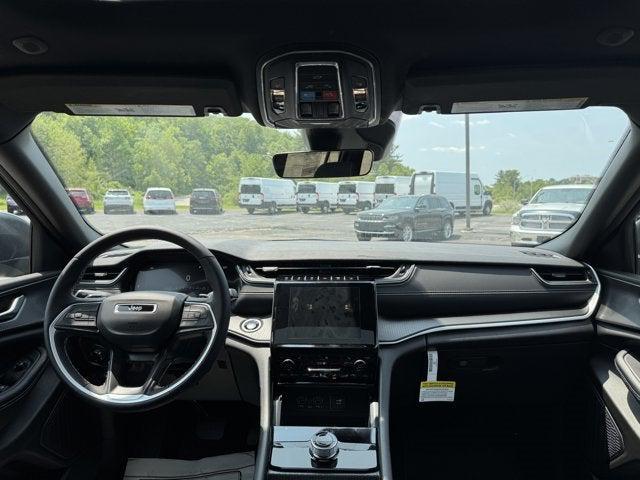 new 2025 Jeep Grand Cherokee car, priced at $39,072