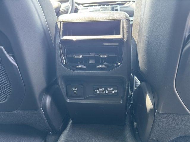 new 2025 Jeep Grand Cherokee car, priced at $39,072