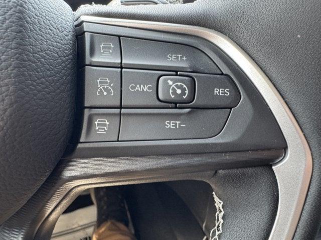 new 2025 Jeep Grand Cherokee car, priced at $39,072