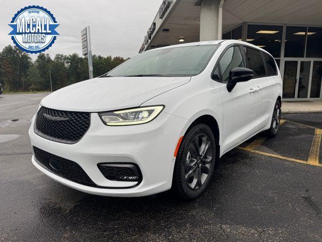 new 2026 Chrysler Pacifica car, priced at $43,005