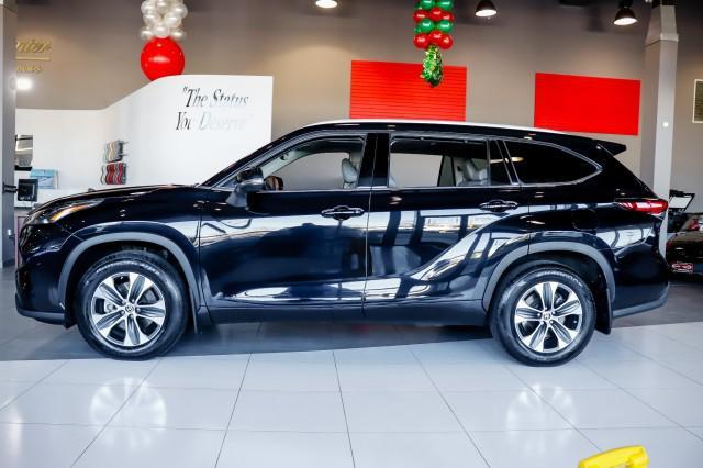 used 2022 Toyota Highlander car, priced at $30,425